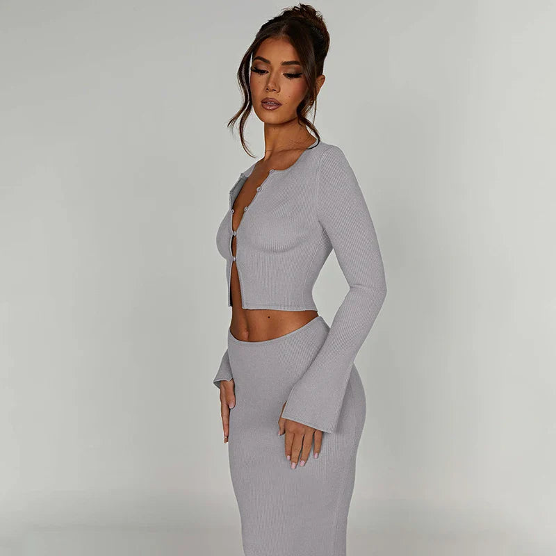 סט סרוג שני חלקים חולצה בסגירת כפתורים וחצאית מקסי צמודה - MARIEL