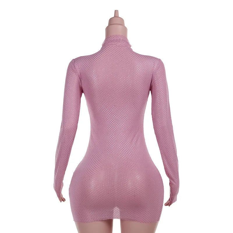 שמלת מיני צמודה בעיטור זרקונים מנצנצים בגזרת גולף - קארדי