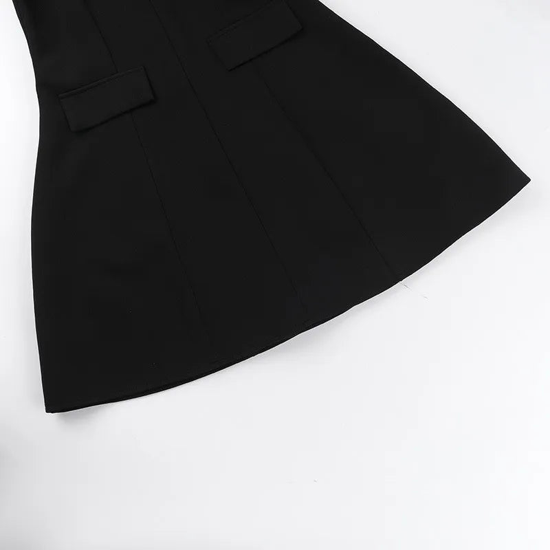 שמלת מיני בגזרת A מחשוף עמוק בעיטור כיסים - ביאנקה