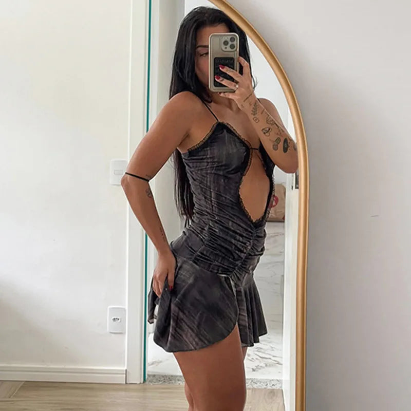 שמלת מיני מלמלה בעיצוב פתח גב פתוח - טייט