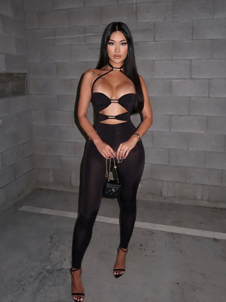 אוברול צמוד בד מחטב בעיצוב פתחים בעיטור אבזמים קשירה בצוואר - Sage