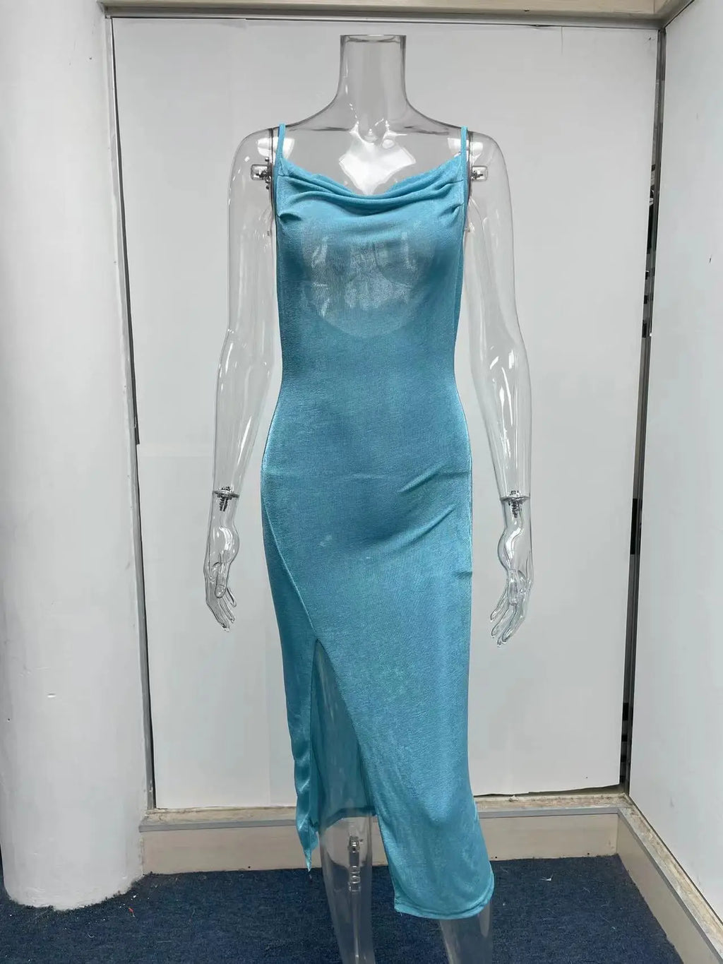 שמלת מידי קיצית סרוגה בעיטור שסע - סמייל