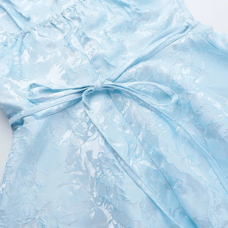 שמלת מיני בגזרת A קשירה בכתפיות בעיטור רקמת איורי פרחים - Marisol