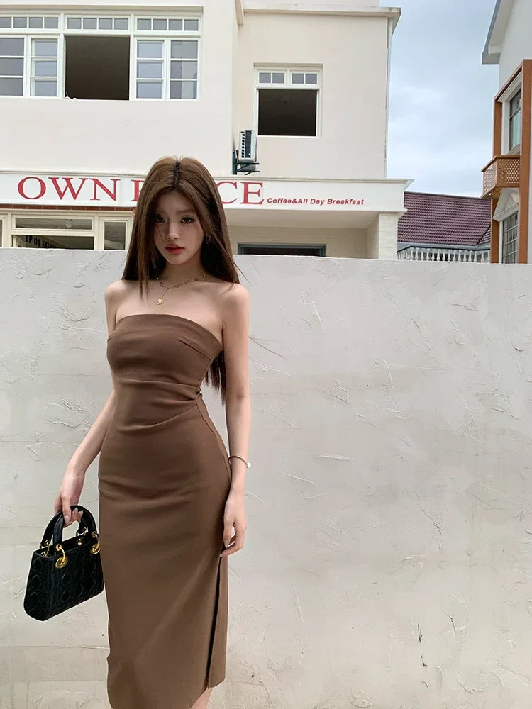 שמלת מידי סטרפלס אלגנטית בעיטור שסע - קורל