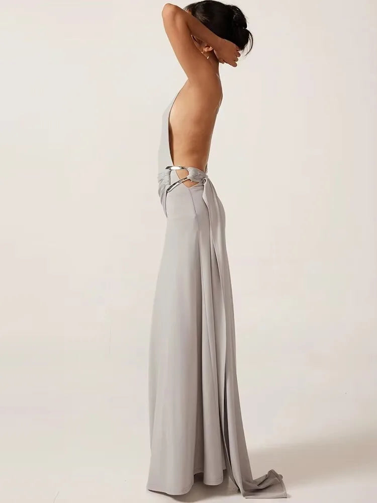 שמלת מקסי כתפיה אחת גב פתוח בעיטור כיווצים ואבזם - גוון