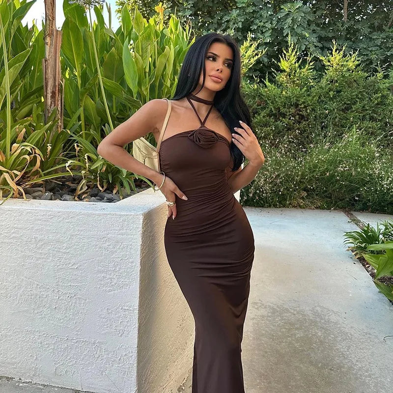 שמלת מקסי צמודה בעיטור פרח קשירת צוואר - רוזי