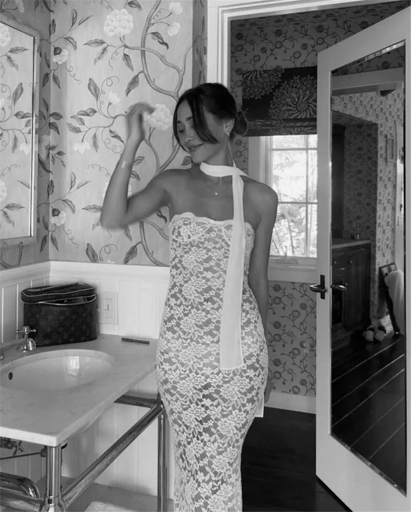 שמלת מקסי סטרפלס תחרה בעיטור צעיף תואם - MOON