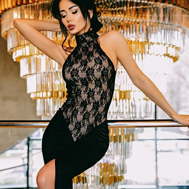 שמלת מקסי גולף בעיטור תחרה בעיצוב שסע עמוק - Calliope