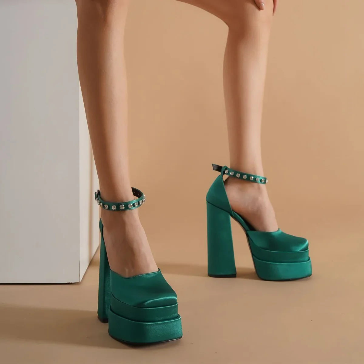 נעלי בובה עקב פלטפורמה בד משי סאטן בעיטור יהלומים - מליס