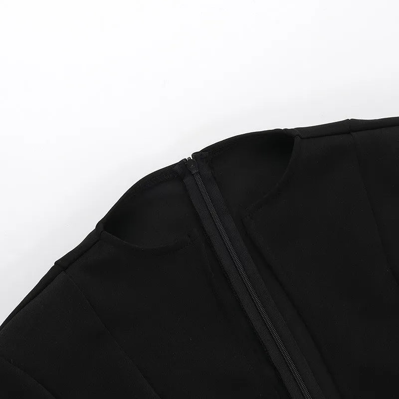 שמלת מיני בגזרת A מחשוף עמוק בעיטור כיסים - ביאנקה