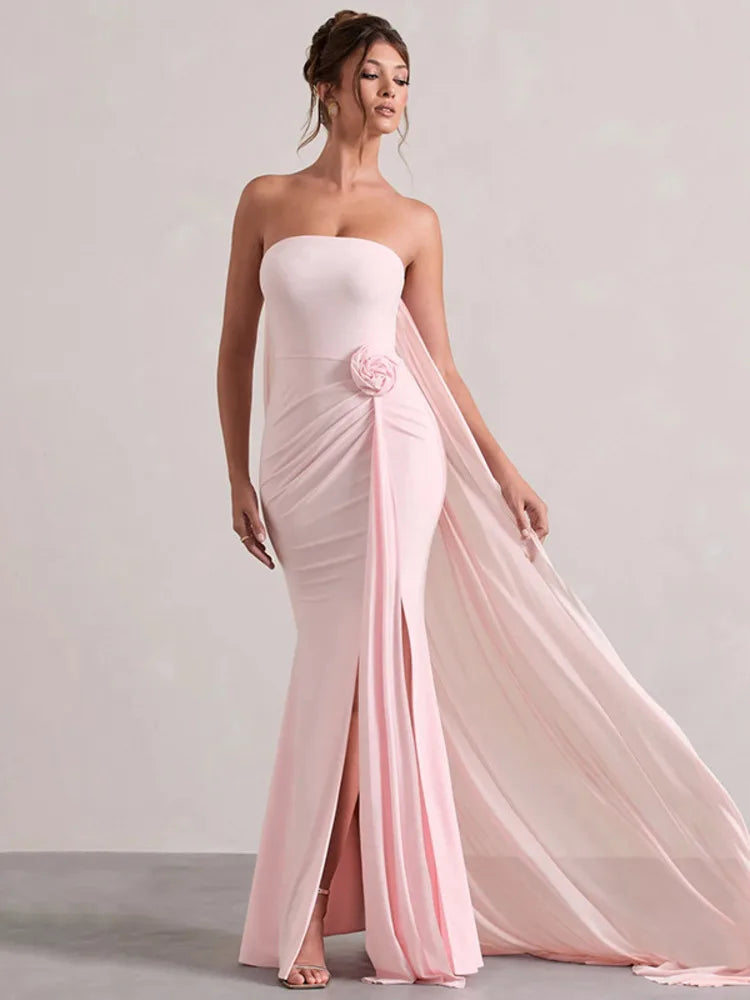 שמלת מקסי סטרפלס בעיצוב שסע ושובל שיפון בעיטור פרח - אנג'לס