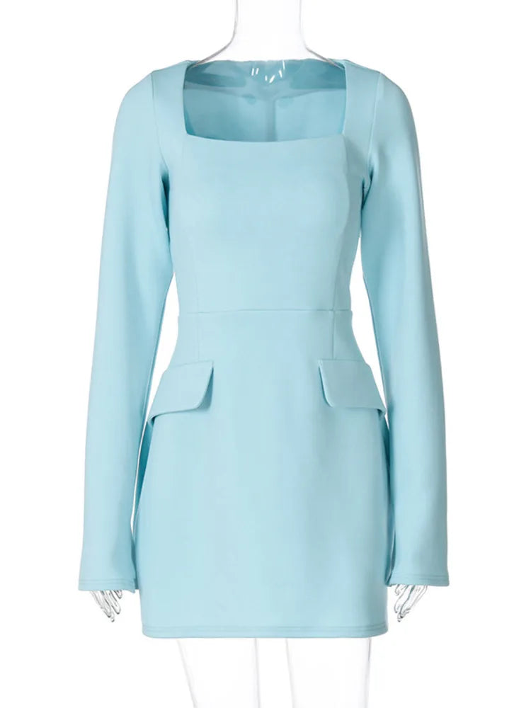 שמלת מיני מחויטת בגזרת A בעיצוב קשירה בגב להצמדה במותן בעיטור כיסים - יאר