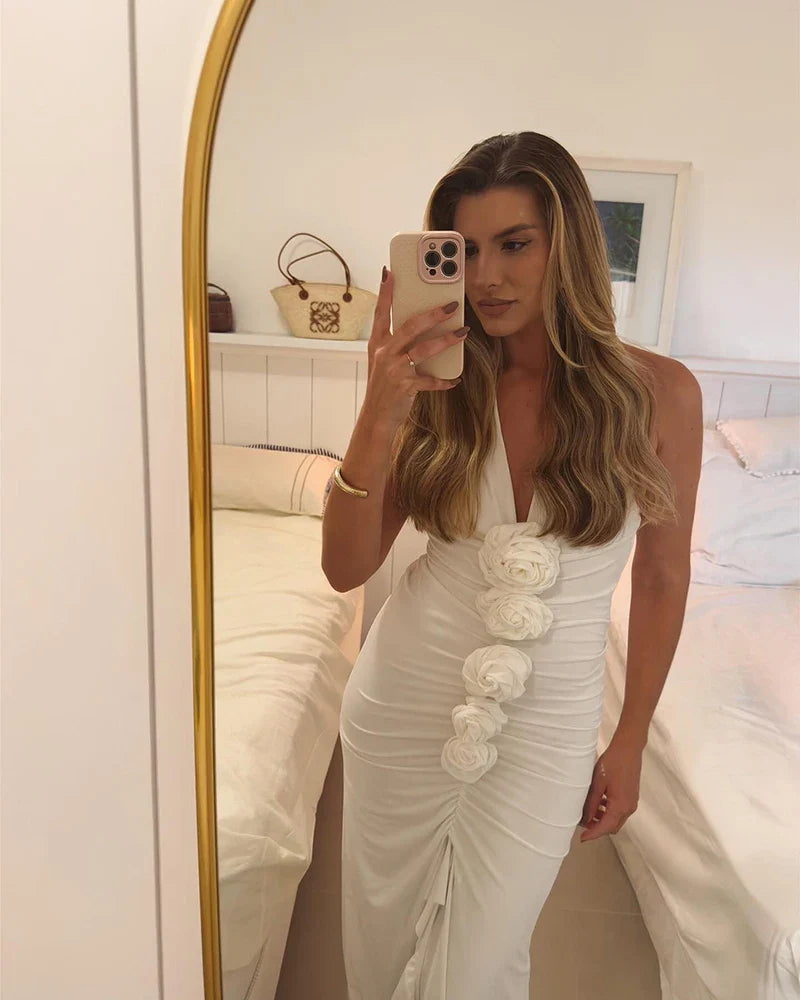 שמלת מקסי כיווצים בעיטור אפליקציות פרחים בעיצוב שסע קדמי - Monroe