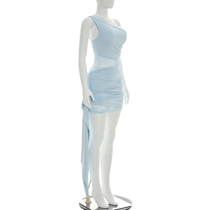 One-shoulder mini dress with lace and a train - Nani