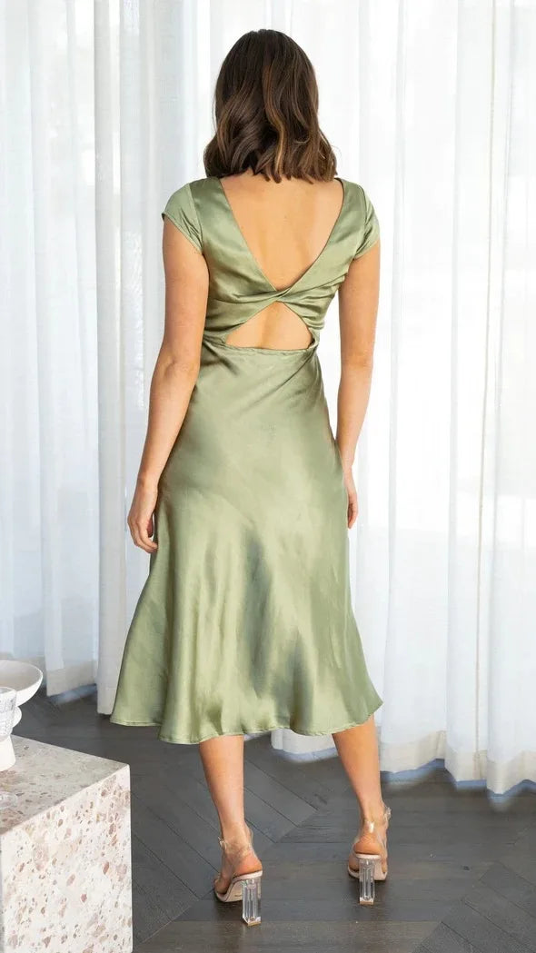 שמלת מידי סאטן בעיצוב שסע וגב פתוח - שריי