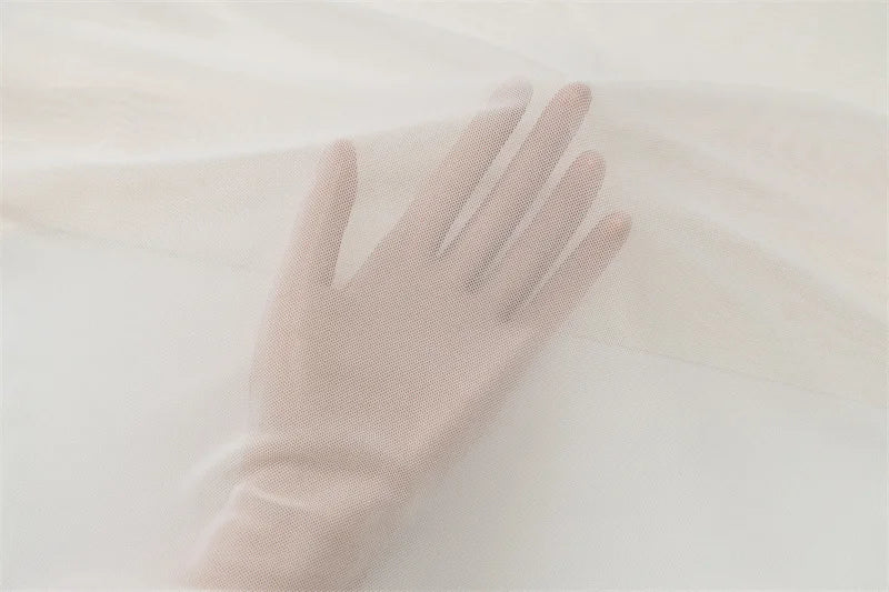 שמלת מקסי סטרפלס כיווצים בעיצוב פתח ורשת בעיטור אבזם וצעיף תואם - טולום