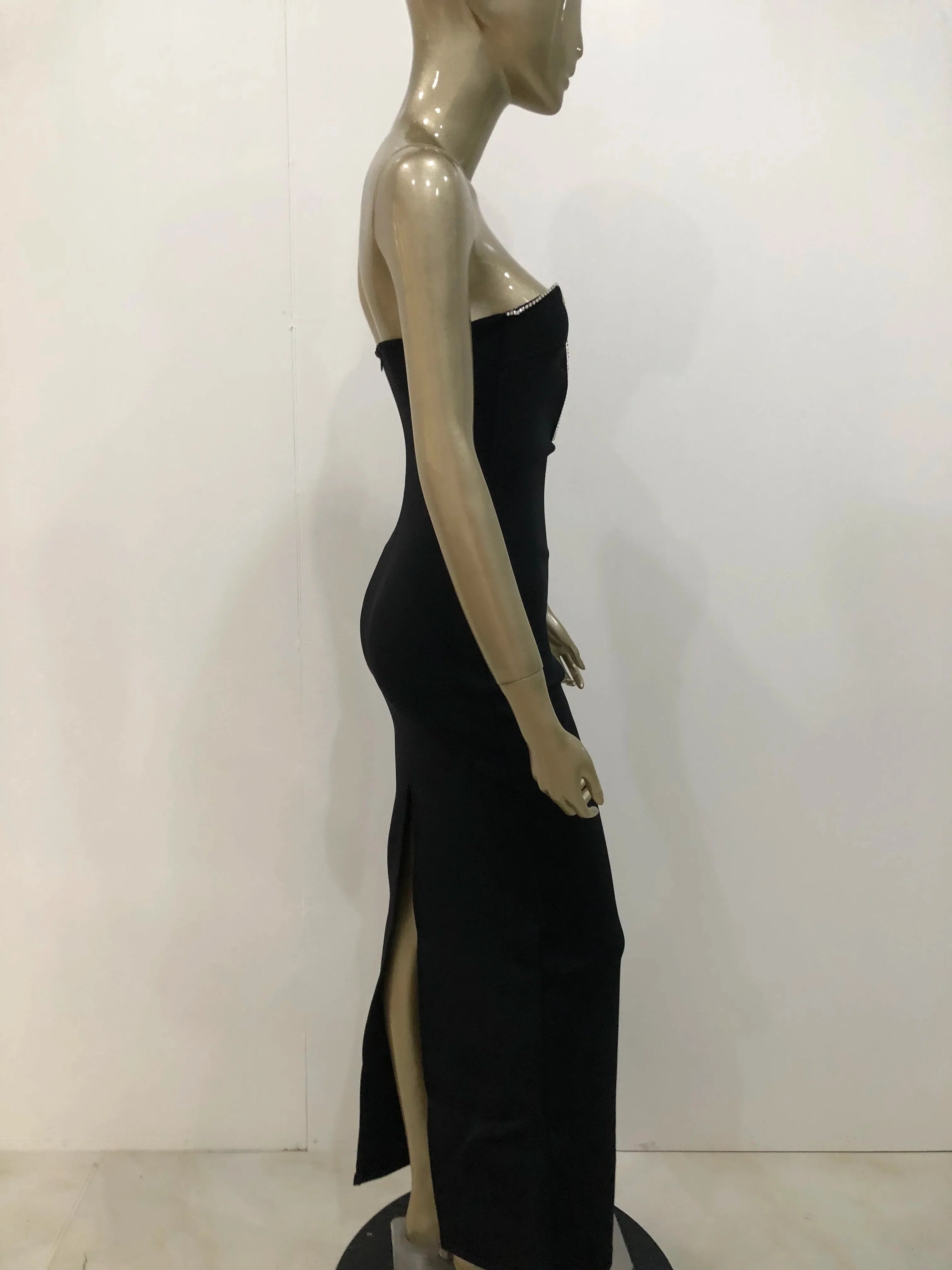 שמלת מקסי סטרפלס צמודה בד מחטב ואוסף בעיטור זרקונים בחזה - CINDY