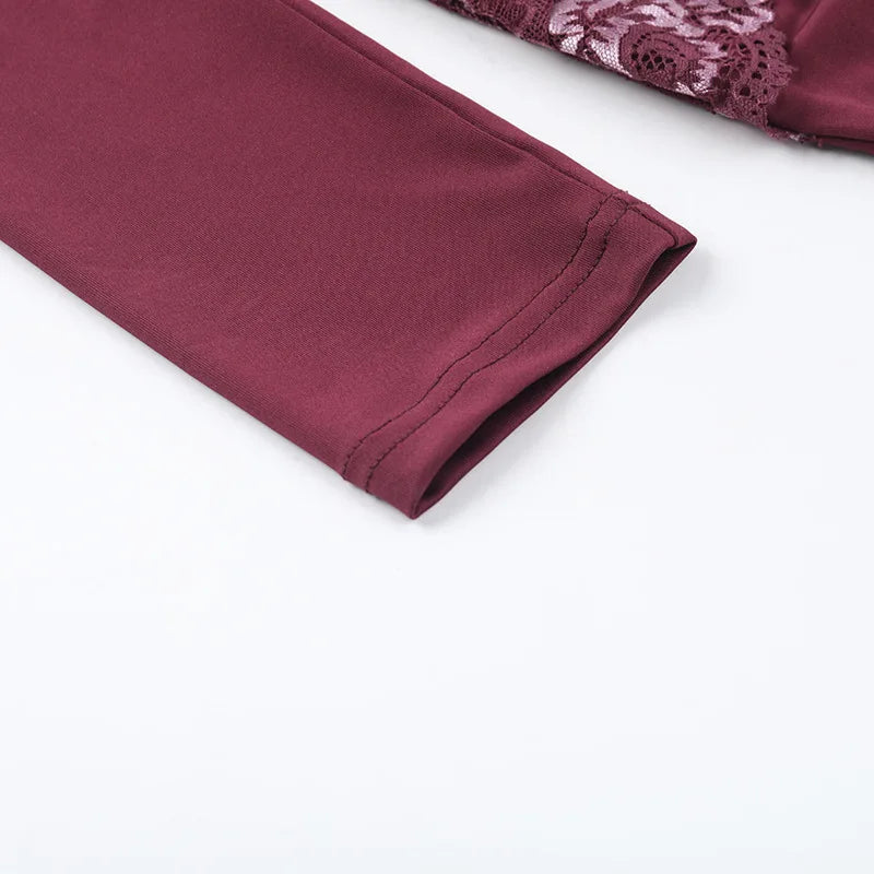 שמלת מיני צמודה בעיטור פתחים ותחרה - מיקה