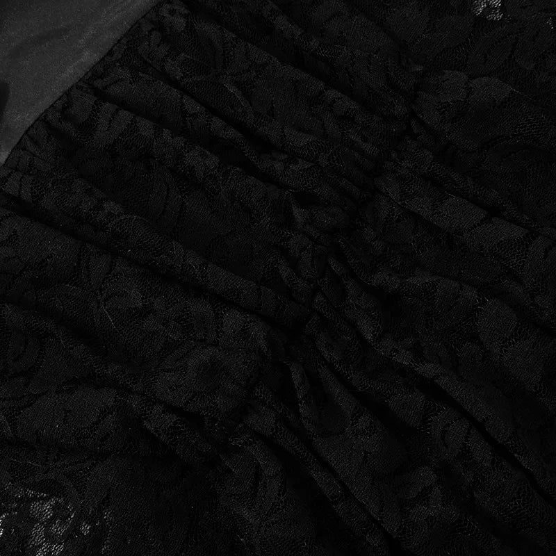 שמלת מיני סאטן בעיטור תחרה בעיצוב כיווצים - Leona