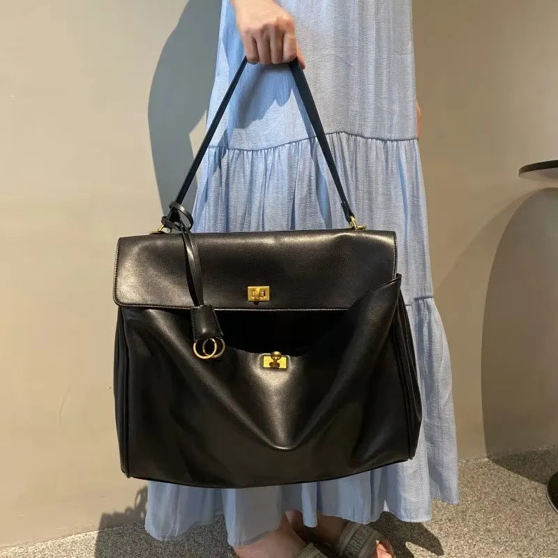 Leather bag with luxury design