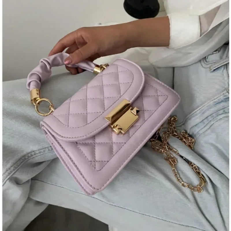 Faux leather handbag combined with chain strap