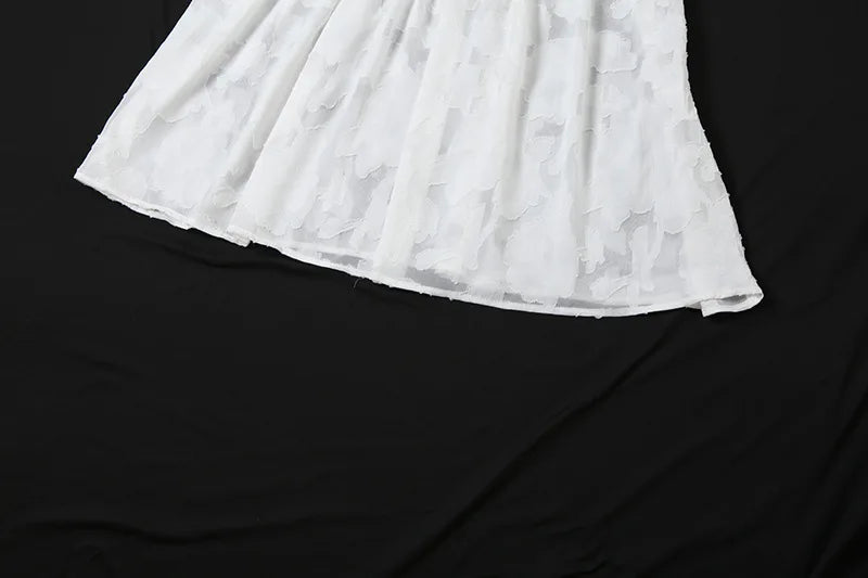 שמלת מיני בגזרת A כתפיות ספגטי בעיטור רקמת עלים ופרחים - שילה