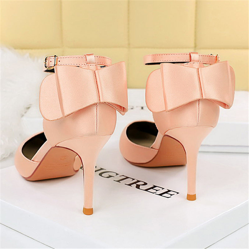 נעלי עקב שפיץ בד משי בעיטור פפיון - BIANCA