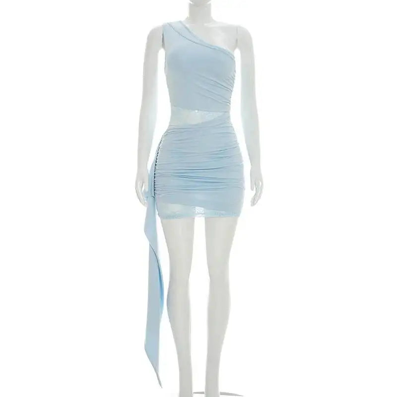 One-shoulder mini dress with lace and a train - Nani