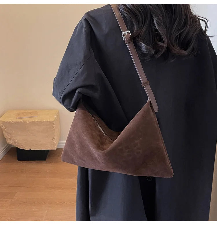 Suede bag with classic design
