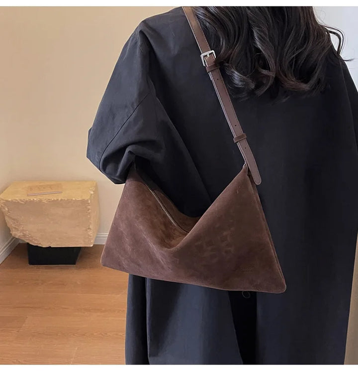 Suede bag with classic design