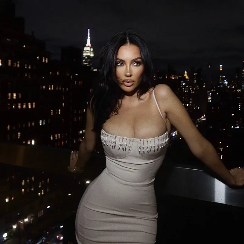 שמלת מידי בד מחטב בעיטור חרוזים בעיצוב שסע - ברברה