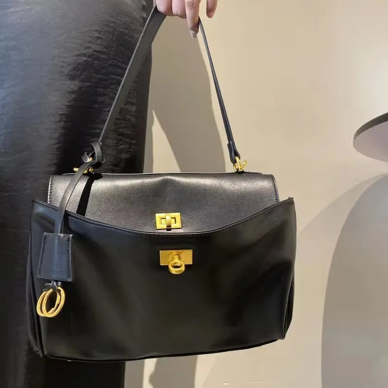 Leather bag with luxury design