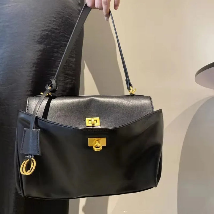 Leather bag with luxury design