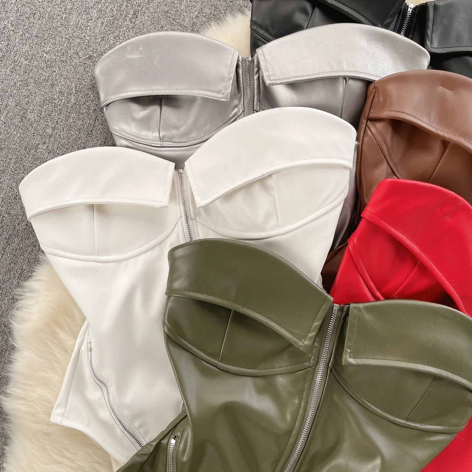 מחוך סטרפלס דמוי עור סגירת רוכסן קדמי - Carter