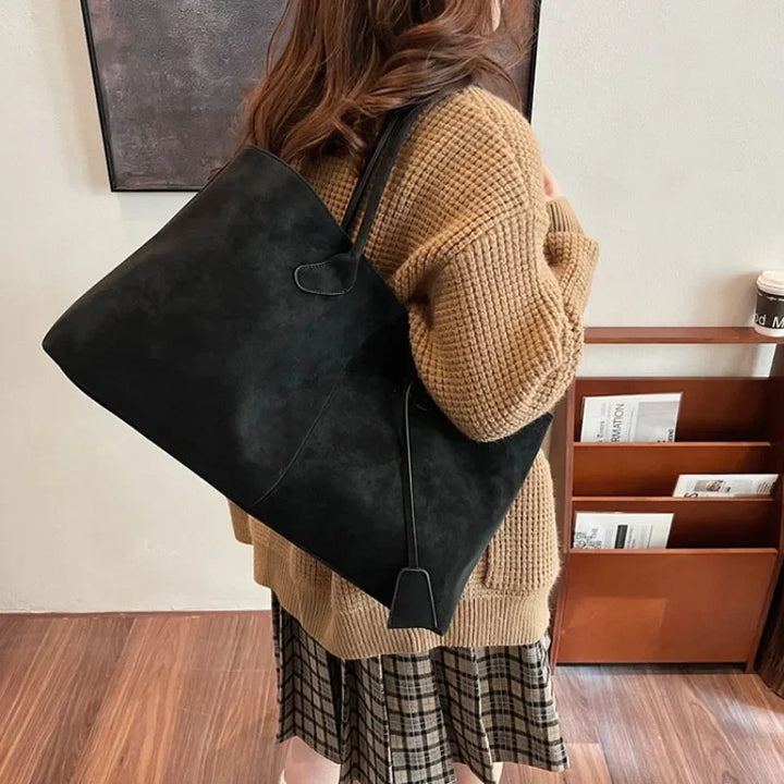 Suede bag with classic design