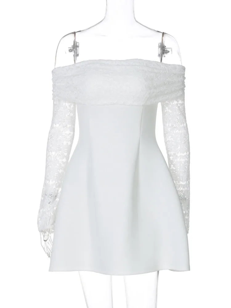 שמלת מיני סאטן כתפיים חשופות שרוולי תחרה - AMALIA