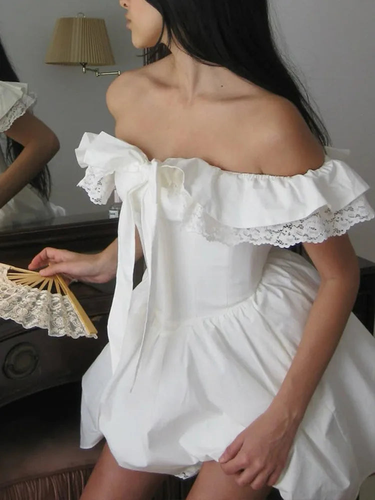 שמלת מיני בעיצוב כפרי כתפיים חשופות בעיטור תחרה - לאלי