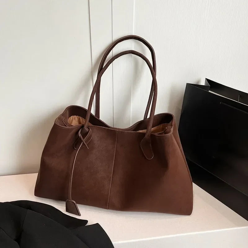 Suede bag with classic design