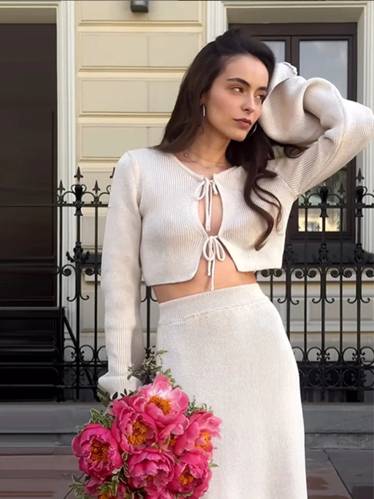 סט שני חלקים סרוג חצאית מקסי וחולצת קשירות - ימית