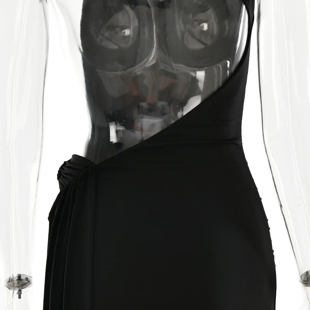 שמלת מקסי כתפיה אחת גב פתוח בעיטור כיווצים ואבזם - גוון