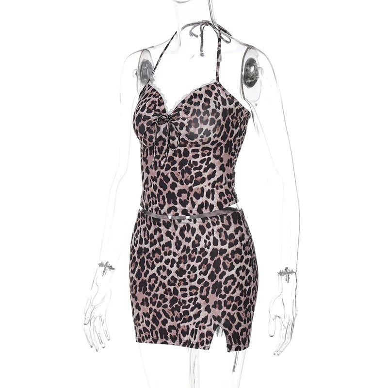 סט שני חלקים מנומר חצאית מיני וטופ קשירה בצוואר בעיטור תחרה - NALA