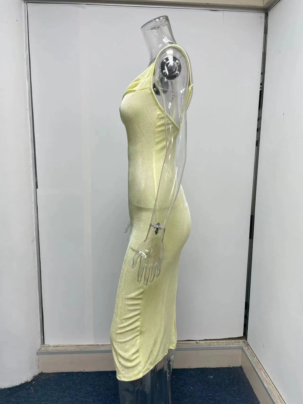 שמלת מידי קיצית סרוגה בעיטור שסע - סמייל