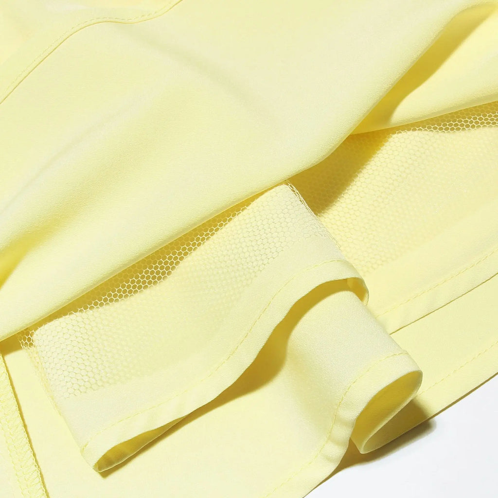 שמלת מיני בגזרת A בעיטור כפתורים וקשירה בחזה - מרום