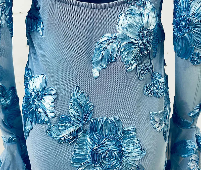 שמלת מיני בעיטור רקמת פרחים גב פתוח - מיכאלה