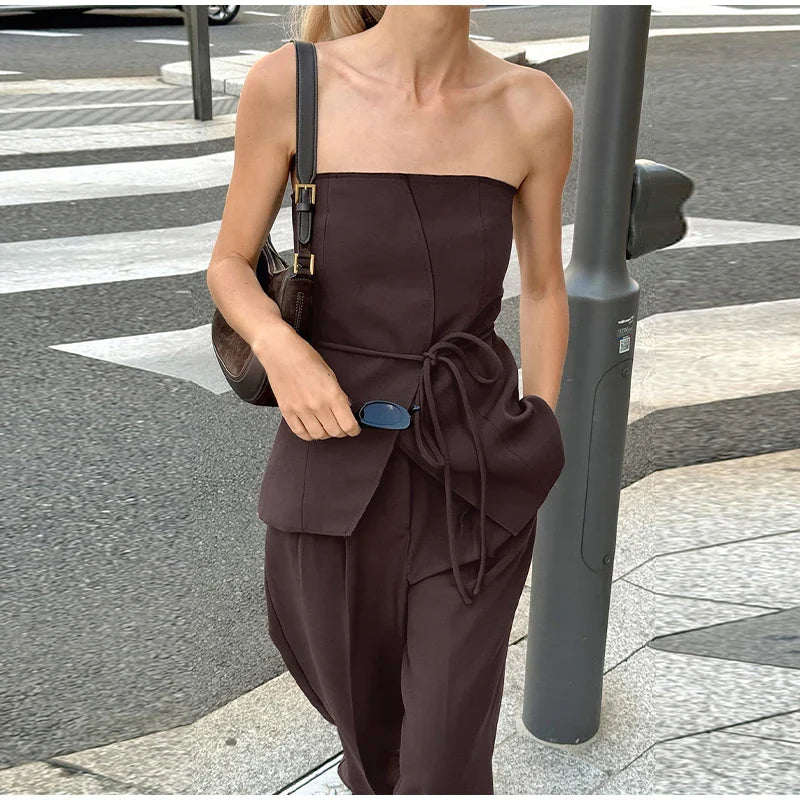 חליפת שני חלקים מחויטת טופ סטרפלס ומכנסיים ארוכים - מונה