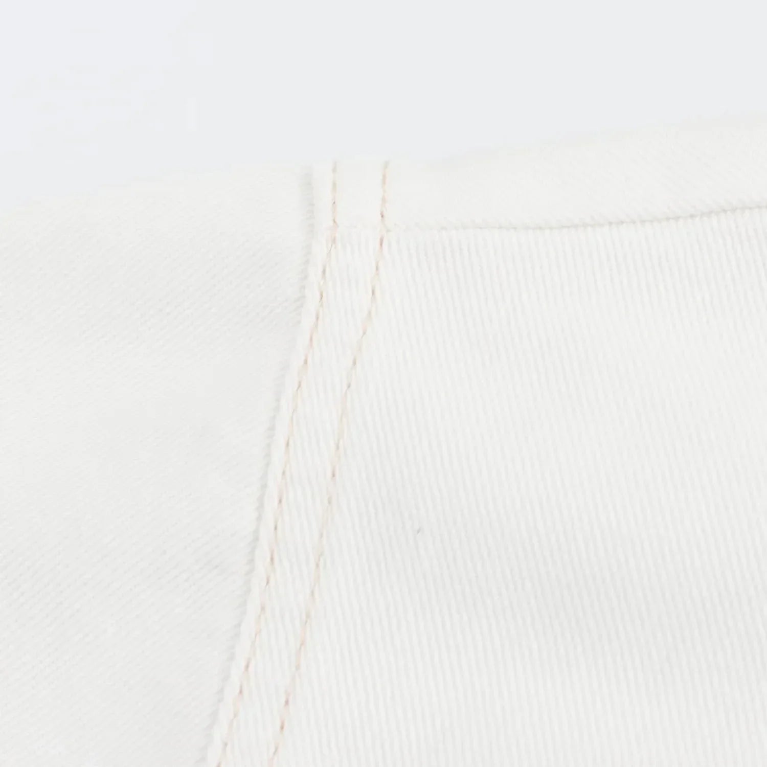 חליפת דנים שני חלקים לבנה מכנס חצאית ובלייזר מכופתר צווארון פולו  -  ג'נסיס