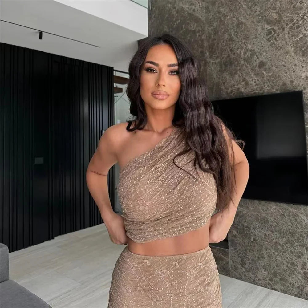 סט שני חלקים טופ כתפייה אחת וחצאית מידי בעיצוב קפלים תחרה בעיטור זרקונים - MELLISA