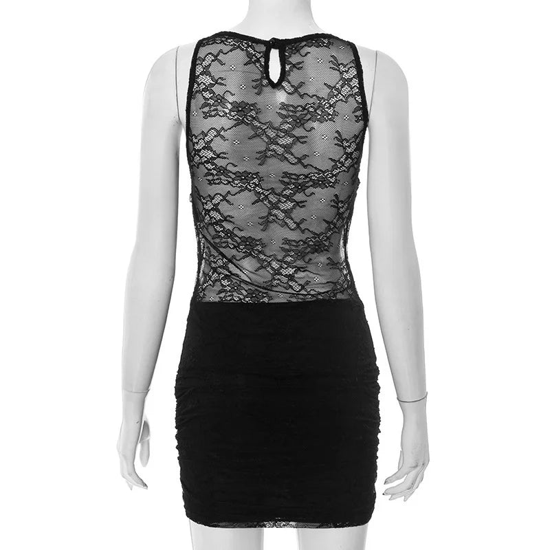 שמלת מיני כיווצים בעיצוב תחרה  - ניה