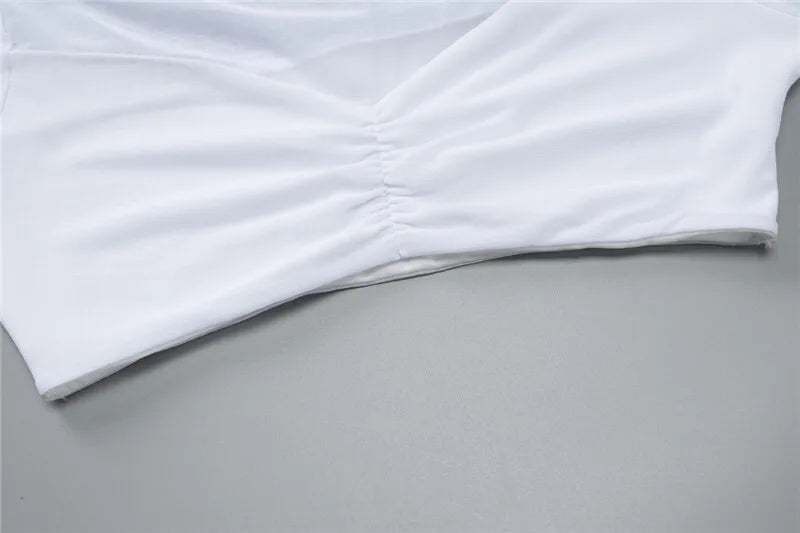 סט שני חלקים חצאית מיני כיווצים בעיטור שובל וחולצת רשת בעיצוב כיווצים - בריטני