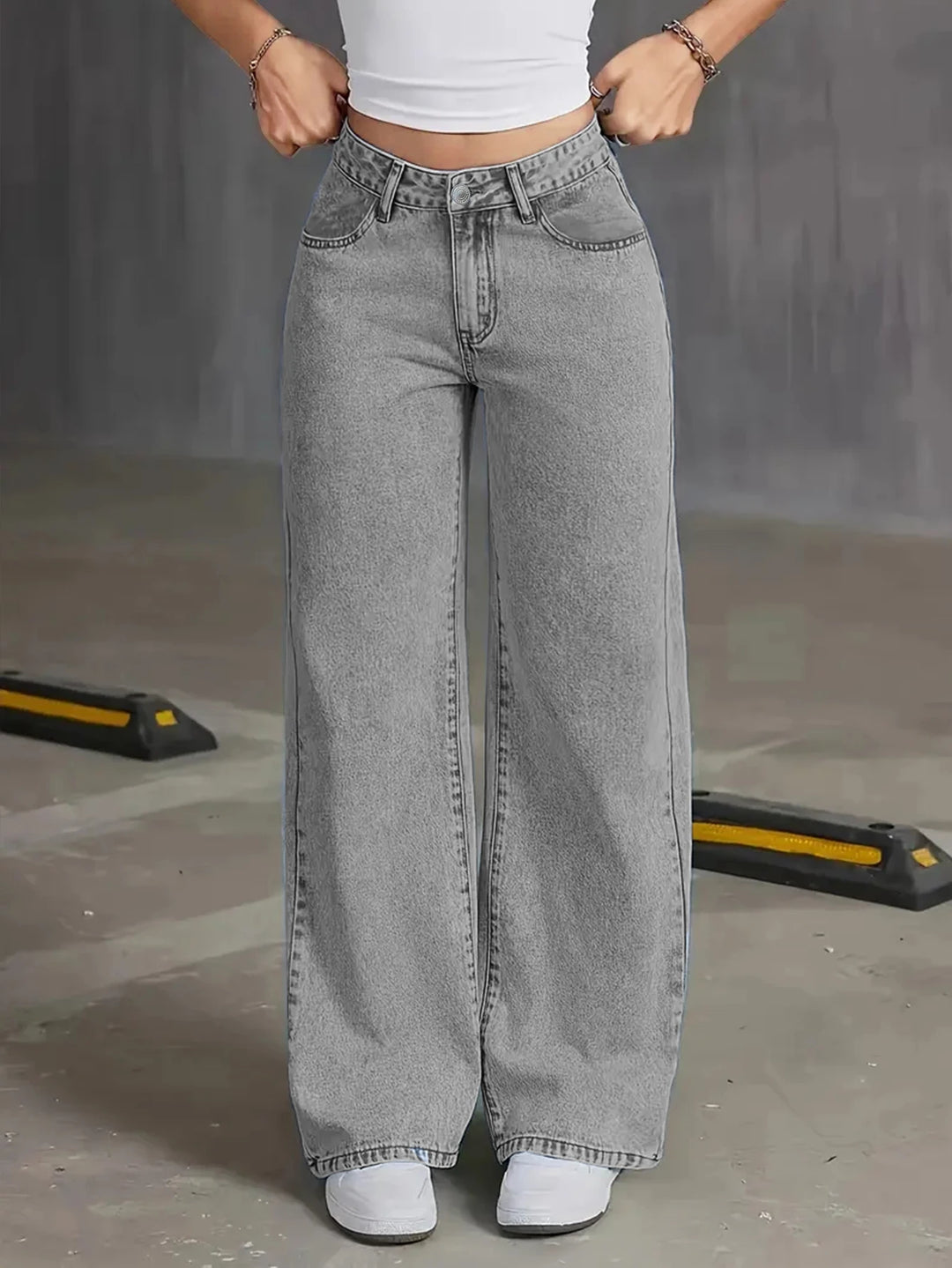 Mid-waisted jeans, LOOSE style